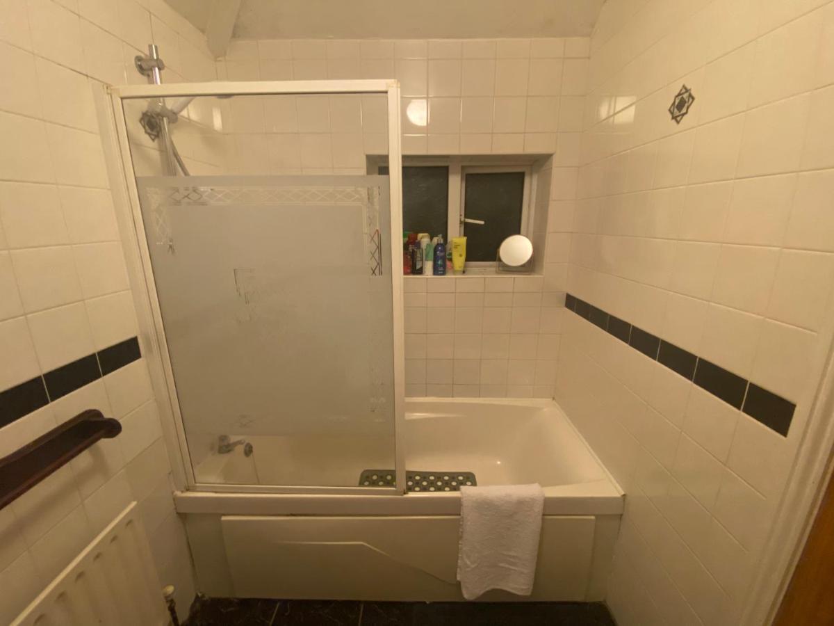 Cosy City Centre Guest Room Shared Home Galway Exterior foto